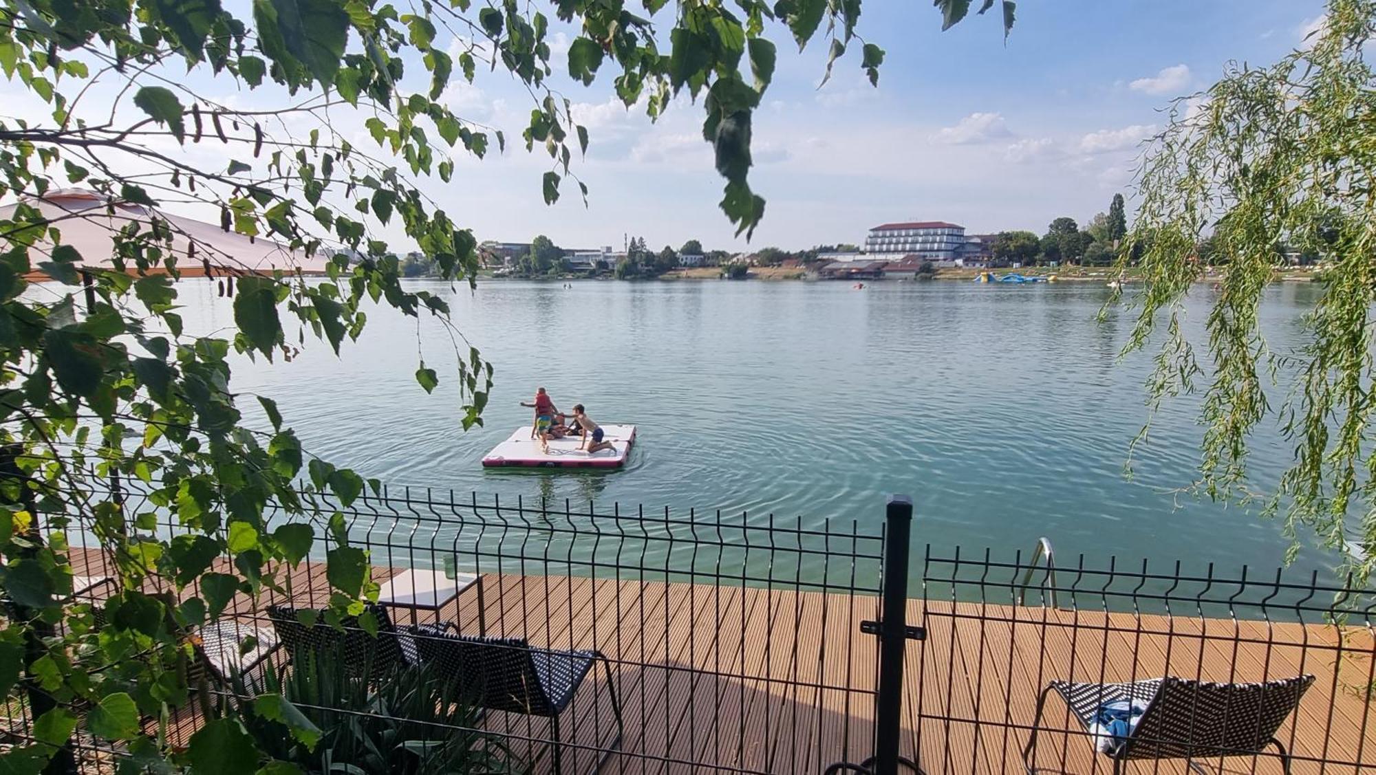 Topsenec-Lakeside Home Ngoại thất bức ảnh