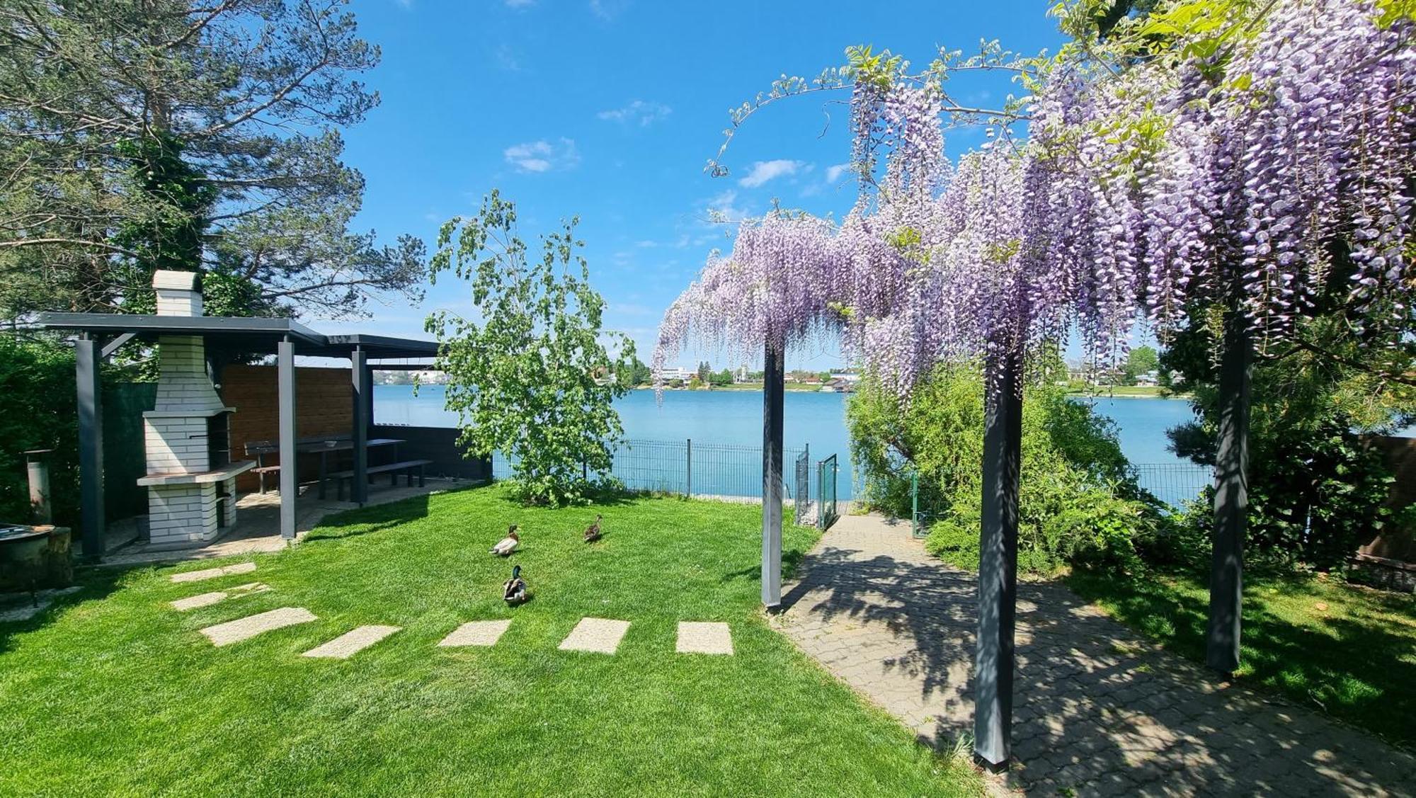Topsenec-Lakeside Home Ngoại thất bức ảnh