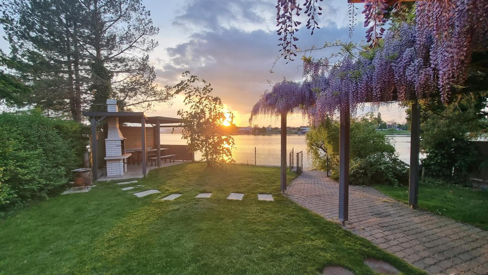 Topsenec-Lakeside Home Ngoại thất bức ảnh